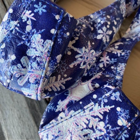 Storehouse Flats Flakes - Picture 2 of 4